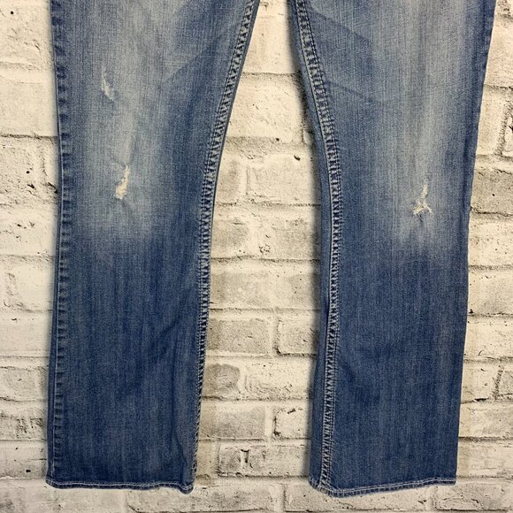 Vintage Silver Tuesday Low Rise Bootcut Distressed Light Wash Denim Flare Jeans - Picture 4 of 16